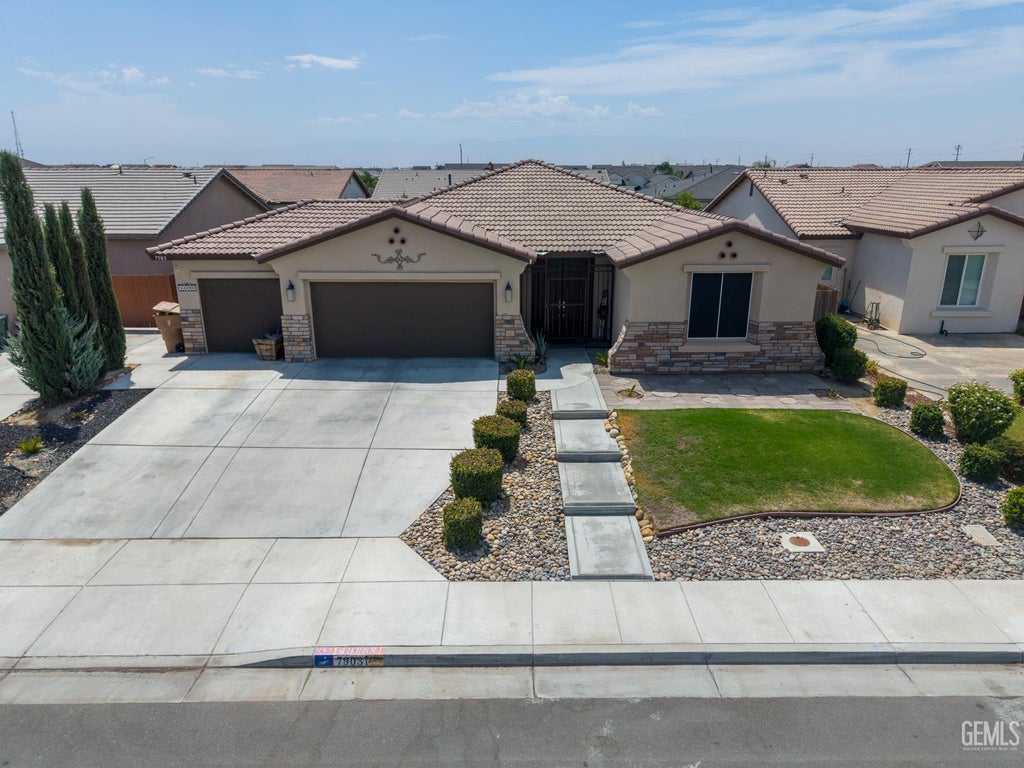 Photo of 7903 Bandelier Drive, Bakersfield, CA 93313 (MLS # 202609188)