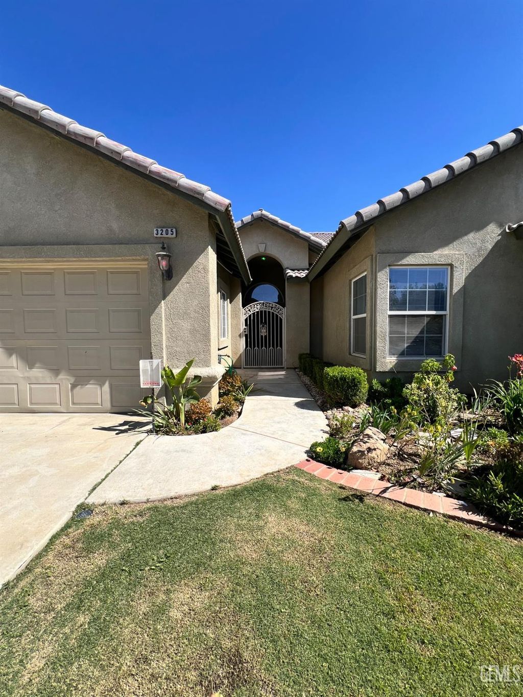 Photo of 3205 Petite Sirah Street, Bakersfield, CA 93306 (MLS # 202511324)