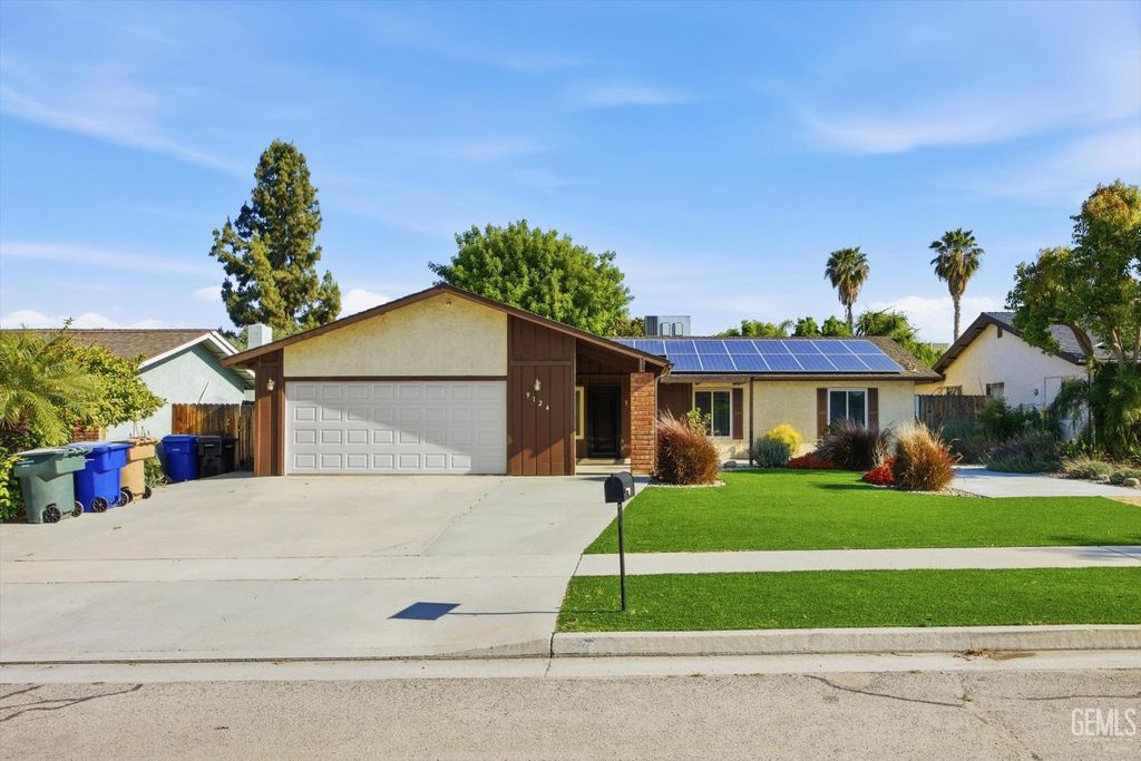 Photo of 9124 Ponderosa Avenue, Bakersfield, CA 93306 (MLS # 202604165)