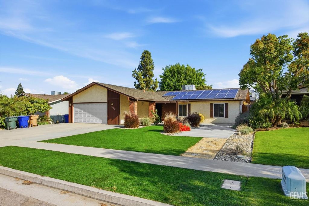 Photo of 9124 Ponderosa Avenue, Bakersfield, CA 93306 (MLS # 202604165)