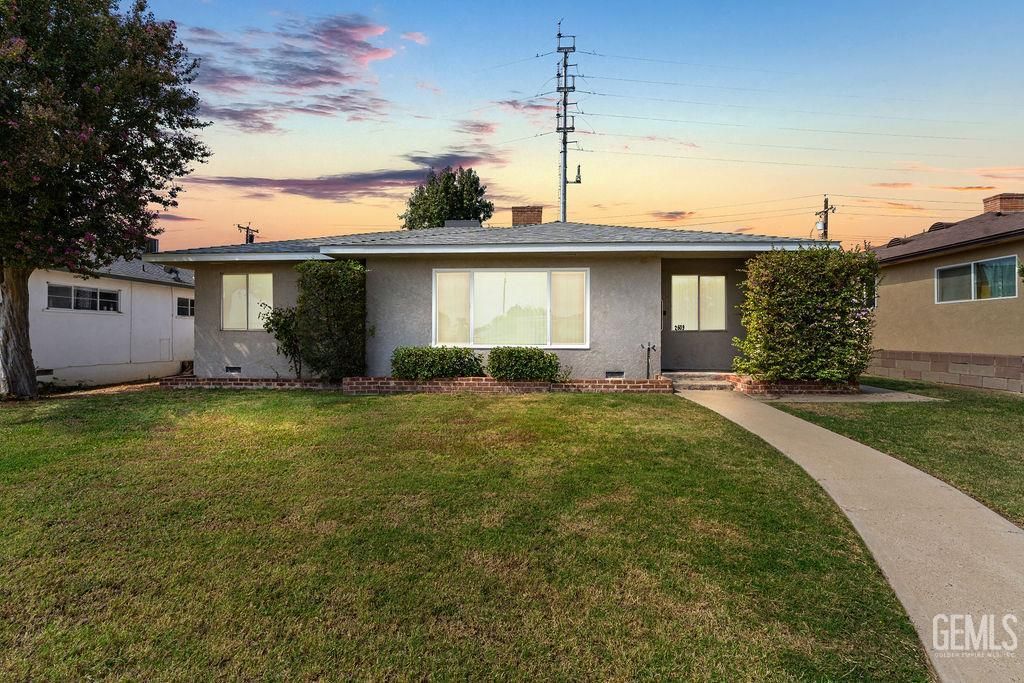 Photo of 2609 Manor Street, Bakersfield, CA 93308 (MLS # 202511189)