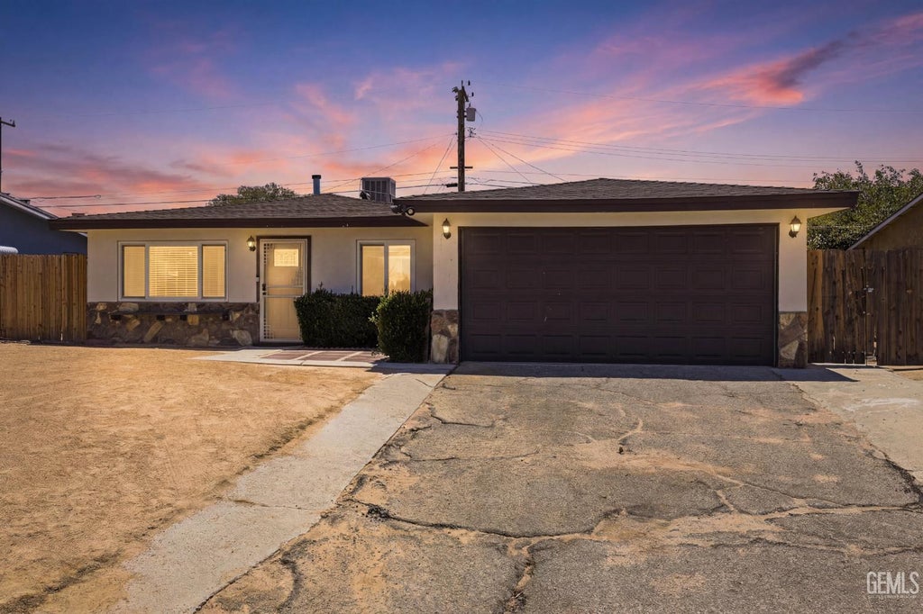 Photo of 15836 Rexroth Street, Mojave, CA 93501 (MLS # 202607623)