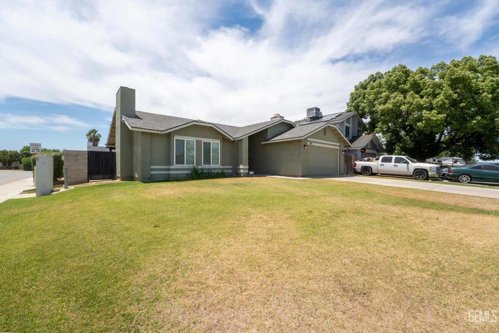 Photo of 3401 Harris Road, Bakersfield, CA 93313 (MLS # 202605962)