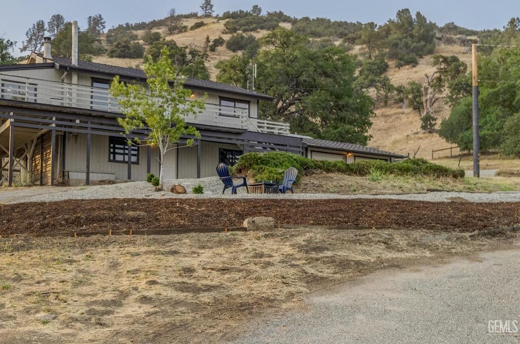 Photo of 24501 Pueblo Court, Tehachapi, CA 93561 (MLS # 202600271)