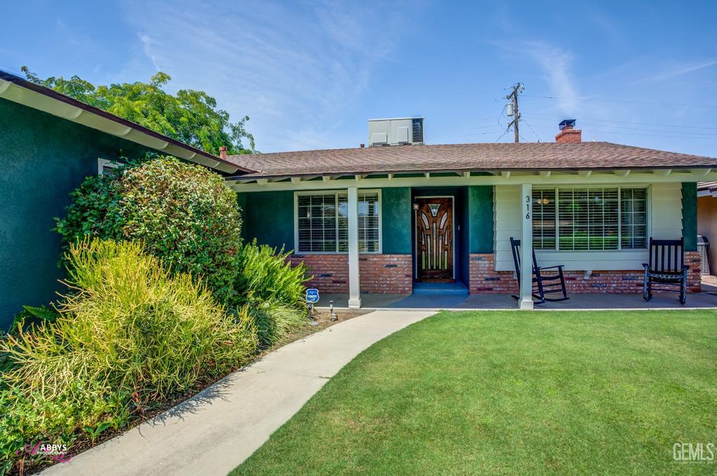 Photo of 316 Pilot Avenue, Bakersfield, CA 93308 (MLS # 202510668)
