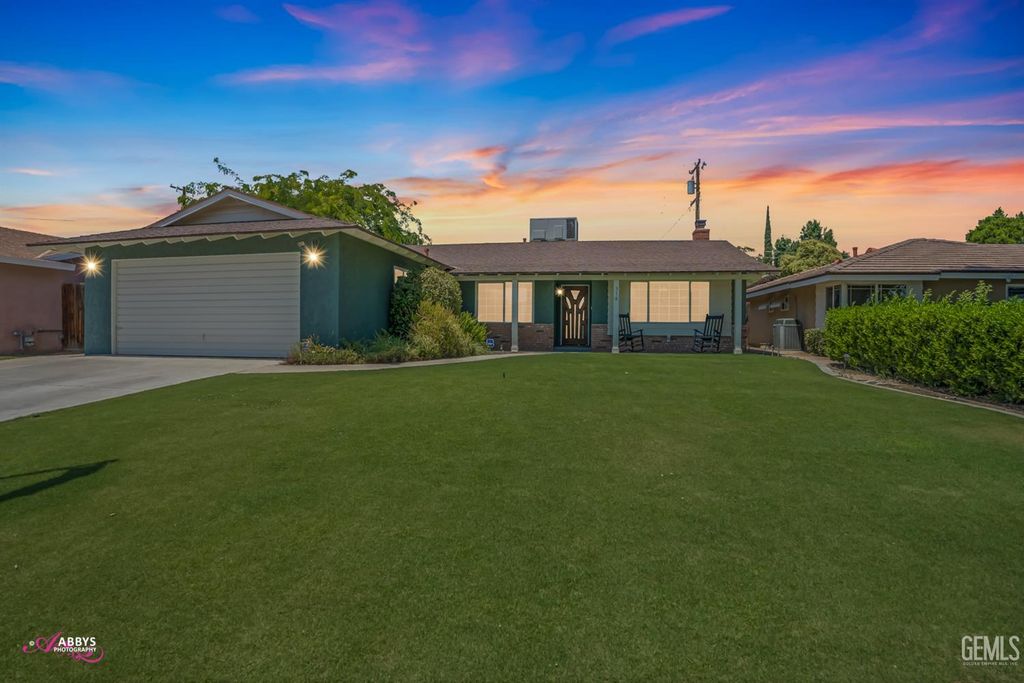 Photo of 316 Pilot Avenue, Bakersfield, CA 93308 (MLS # 202510668)