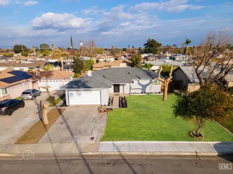1800 Hughes Lane, Bakersfield, CA 93304 - MLS#: 202502106