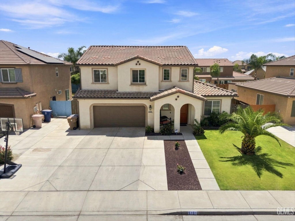 Photo of 5101 Gleaming Gem Way, Bakersfield, CA 93313 (MLS # 202609079)