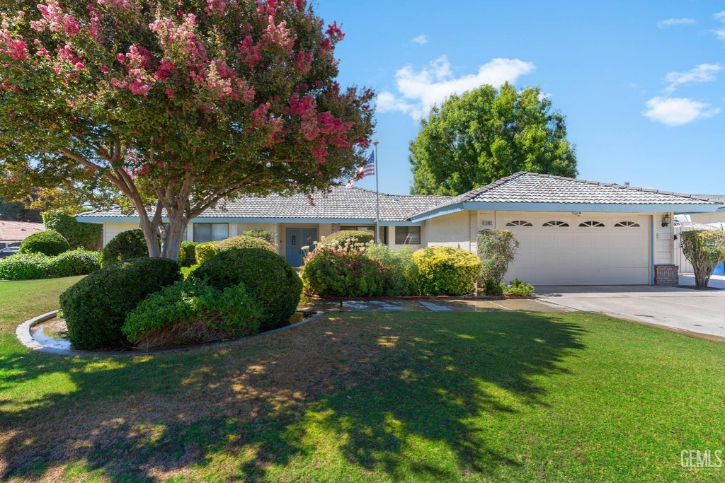 Photo of 13801 Taradale Court, Bakersfield, CA 93314 (MLS # 202607996)
