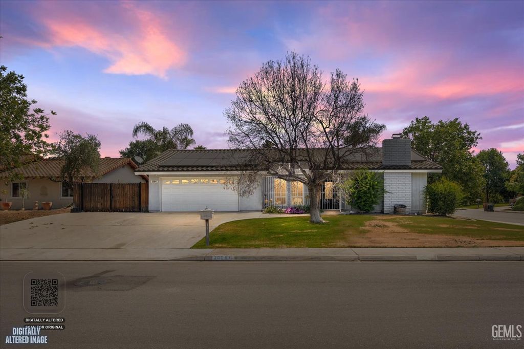 Photo of 2004 Glenmont Drive, Bakersfield, CA 93309 (MLS # 202605738)