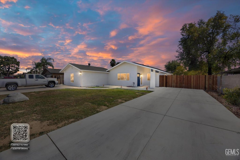 Photo of 10601 Michele Avenue, Bakersfield, CA 93312 (MLS # 202610845)
