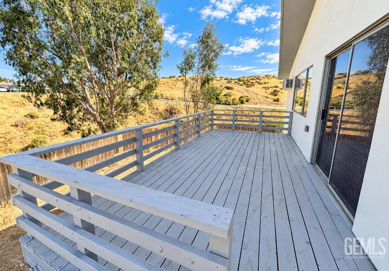 Photo of 522 Garfield Avenue, Taft, CA 93268 (MLS # 202609995)