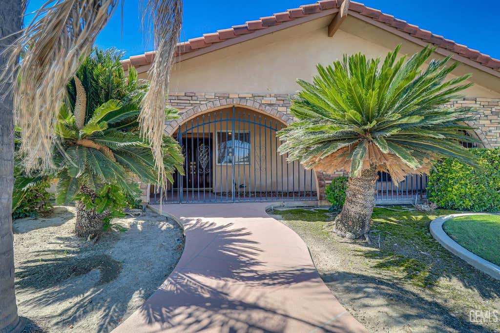 Photo of 2101 S Julian Avenue, Bakersfield, CA 93304 (MLS # 202607674)