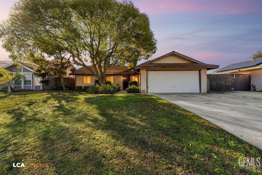 Photo of 913 McGinley Avenue, Bakersfield, CA 93308 (MLS # 202600791)