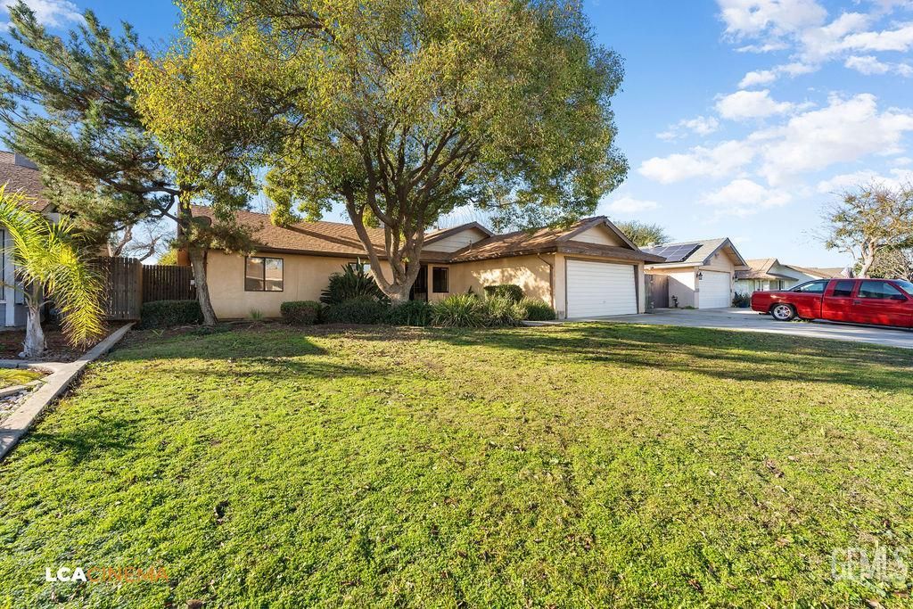 Photo of 913 McGinley Avenue, Bakersfield, CA 93308 (MLS # 202600791)