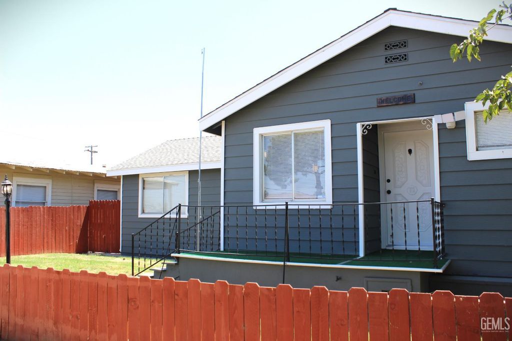 Photo of 113 Lucard Street, Taft, CA 93268 (MLS # 202600168)