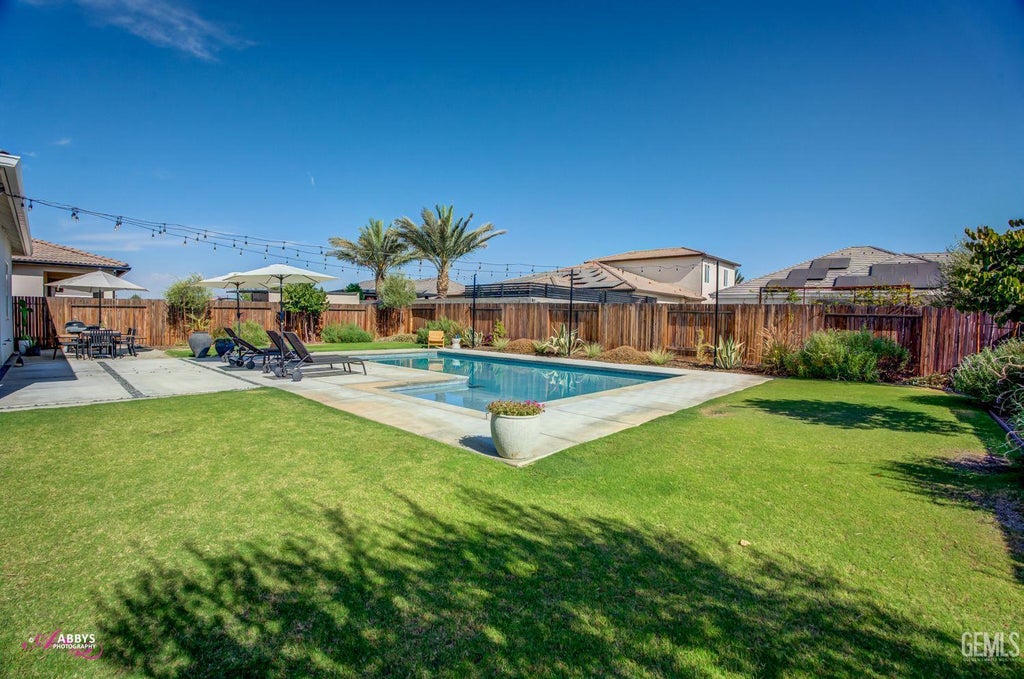 Photo of 15828 Waterford Street, Bakersfield, CA 93314 (MLS # 202607922)