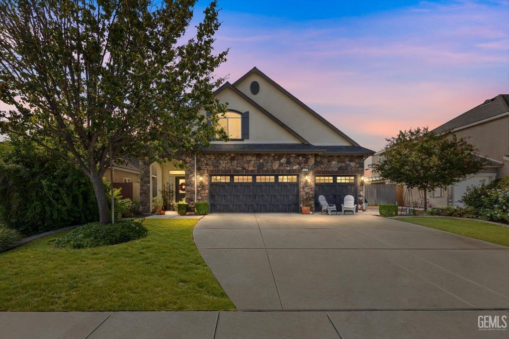 Photo of 6115 Cape Cod Avenue, Bakersfield, CA 93313 (MLS # 202511169)