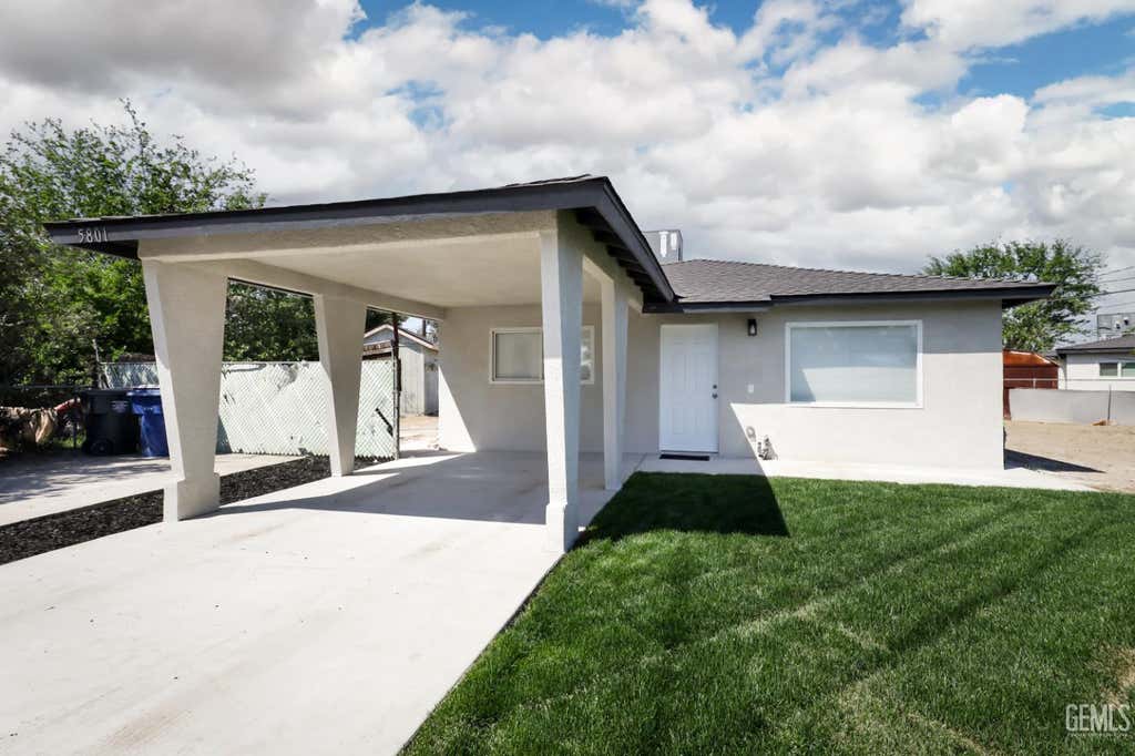 Photo of 5801 Gowdy Lane, Bakersfield, CA 93307 (MLS # 202607980)
