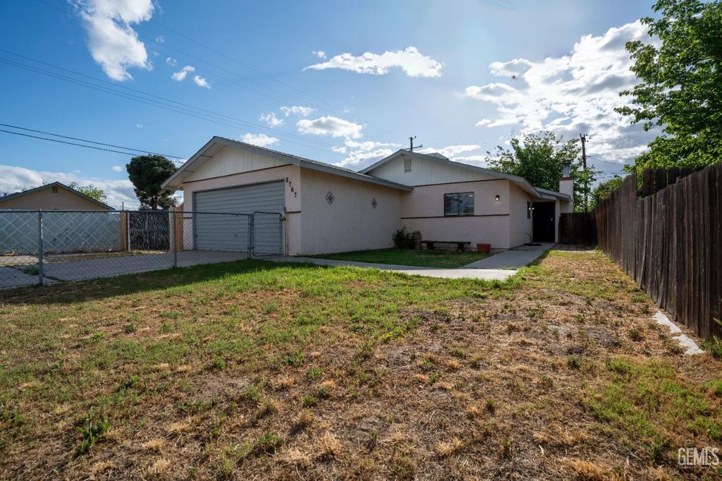 Photo of 8767 Greenfield Park Drive, Bakersfield, CA 93307 (MLS # 202603950)