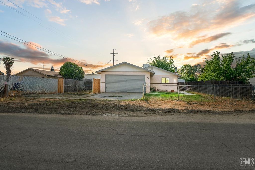 Photo of 8767 Greenfield Park Drive, Bakersfield, CA 93307 (MLS # 202603950)