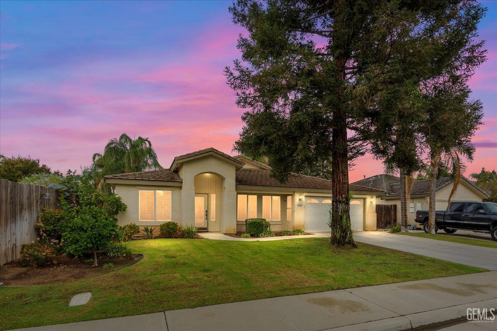 Photo of 7213 Cafe Rouge Drive, Bakersfield, CA 93312 (MLS # 202510755)