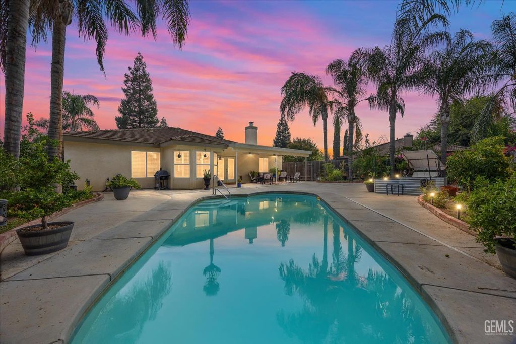 Photo of 7213 Cafe Rouge Drive, Bakersfield, CA 93312 (MLS # 202510755)
