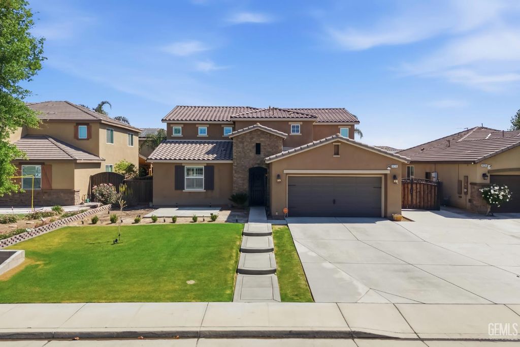Photo of 8216 Coral Point Court, Bakersfield, CA 93313 (MLS # 202603294)