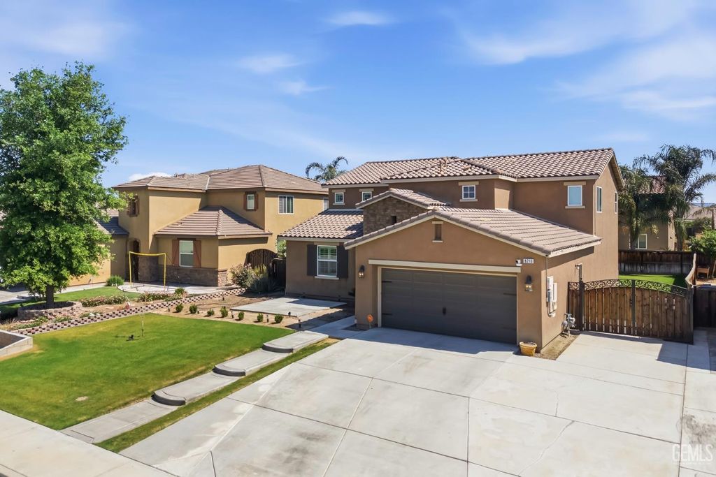 Photo of 8216 Coral Point Court, Bakersfield, CA 93313 (MLS # 202603294)