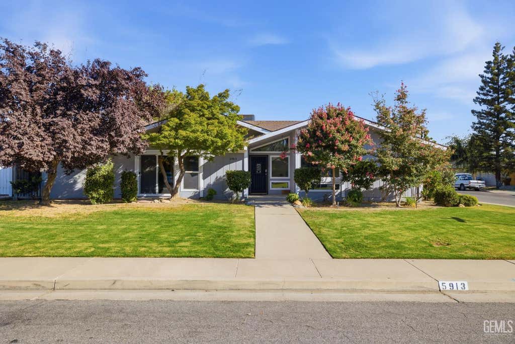 Photo of 5913 Preston Court, Bakersfield, CA 93309 (MLS # 202608329)