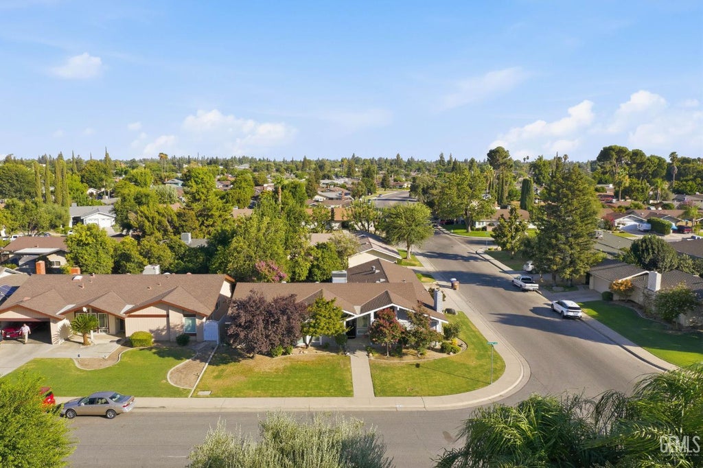 Photo of 5913 Preston Court, Bakersfield, CA 93309 (MLS # 202608329)