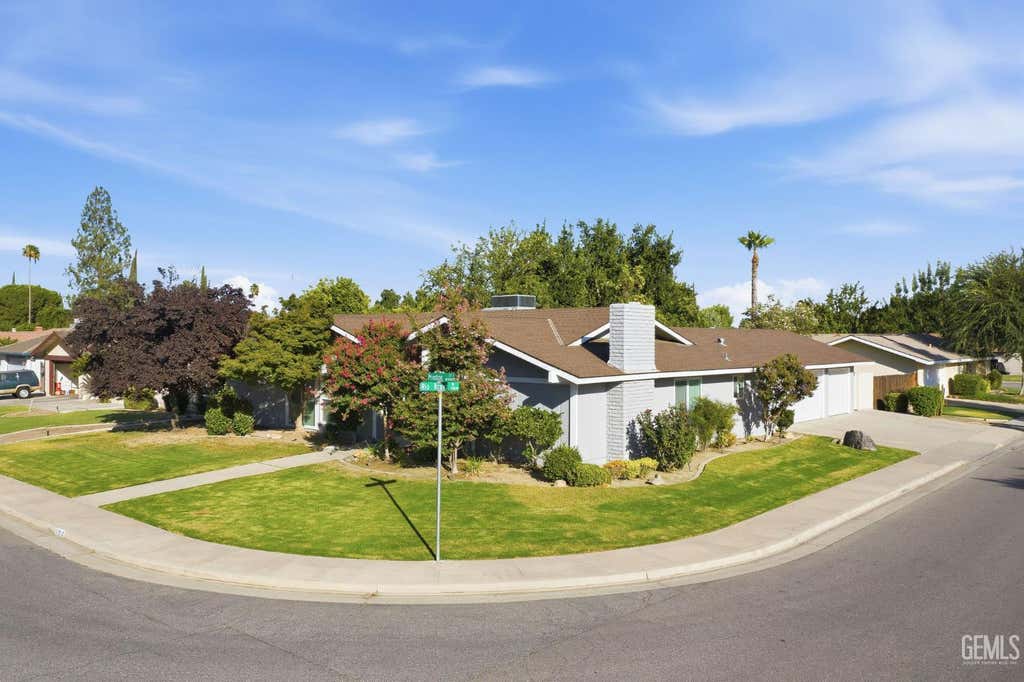 Photo of 5913 Preston Court, Bakersfield, CA 93309 (MLS # 202608329)