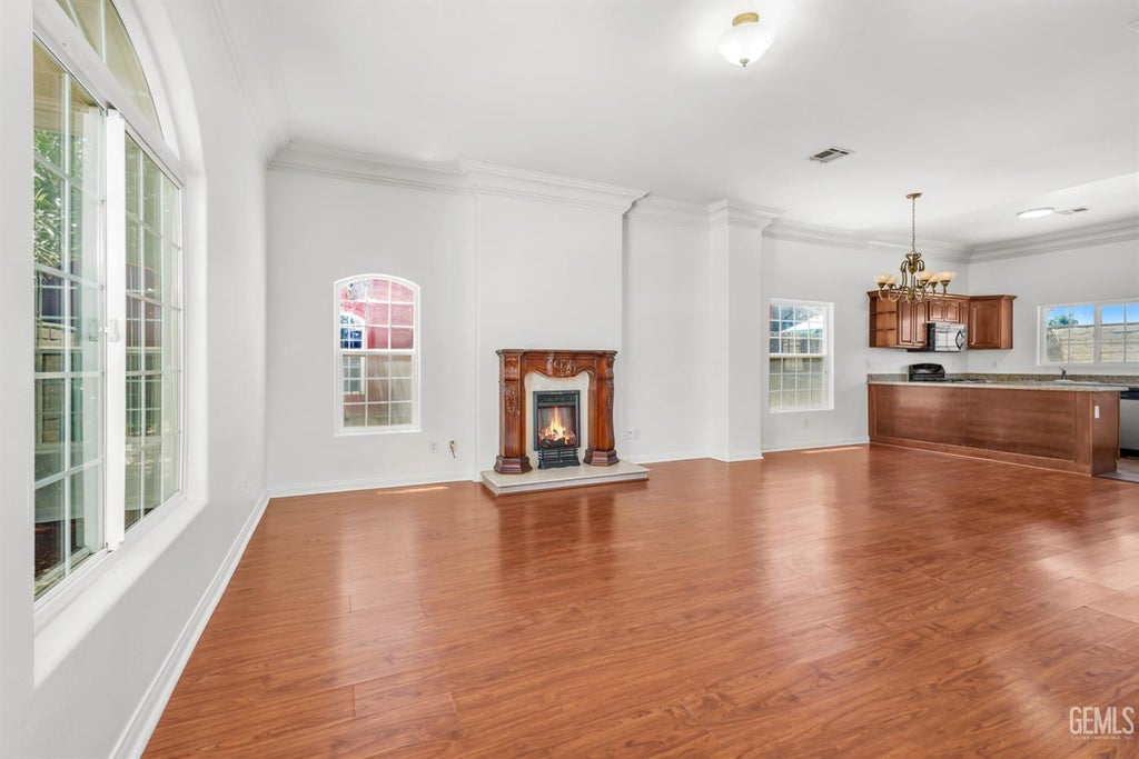 Photo of 8615 Vincenso Way, Bakersfield, CA 93313 (MLS # 202607155)