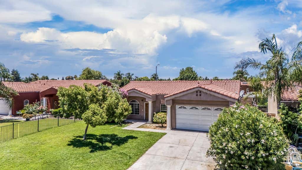 Photo of 8615 Vincenso Way, Bakersfield, CA 93313 (MLS # 202607155)