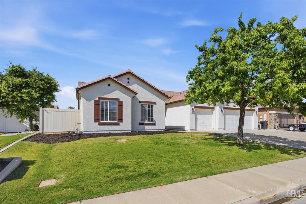 Photo of 12510 Stablegate Drive, Bakersfield, CA 93312 (MLS # 202604219)