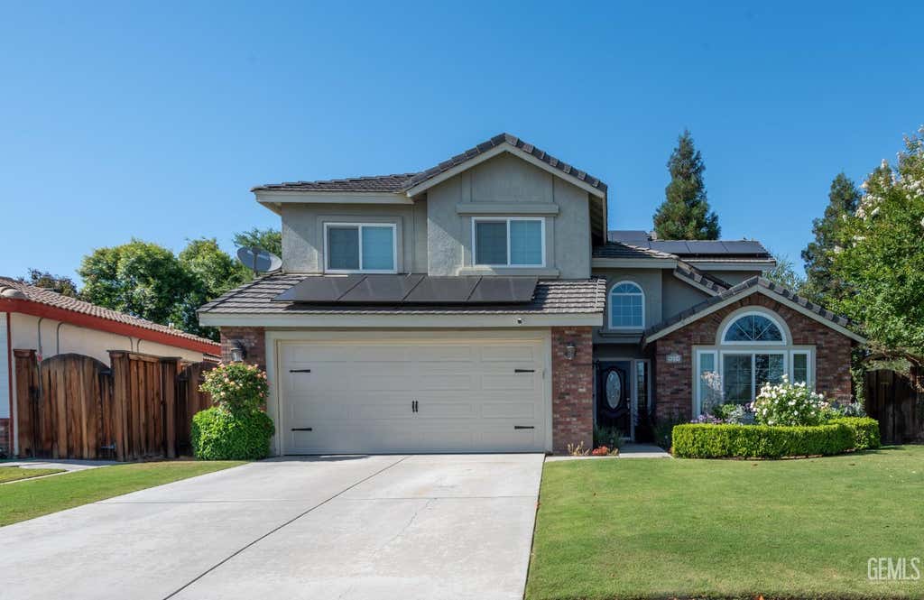 Photo of 9204 Buckingham Way, Bakersfield, CA 93312 (MLS # 202606132)