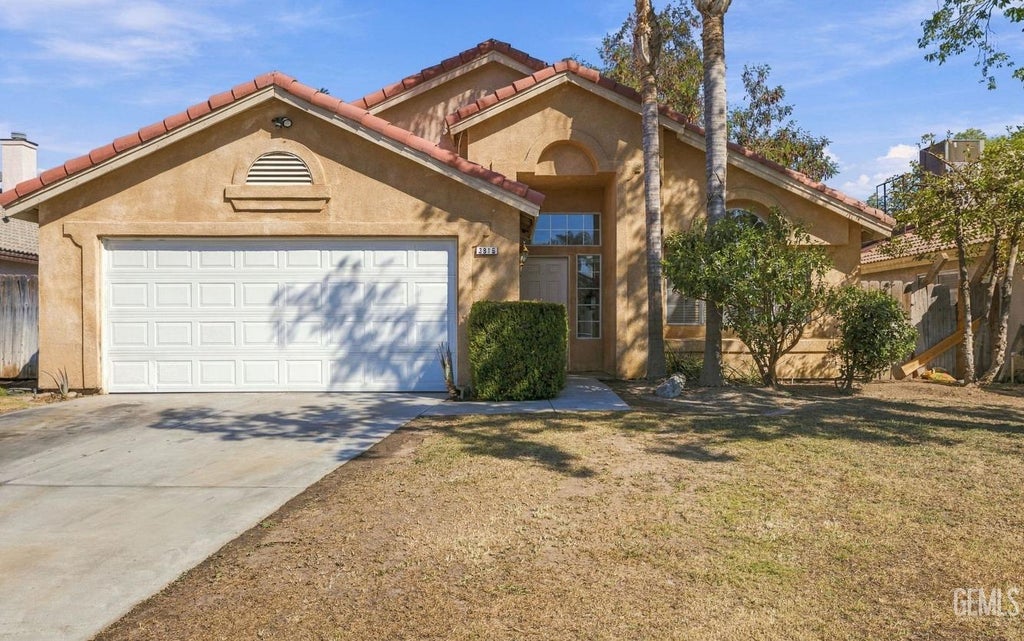 Photo of 3816 Rio Viejo Drive, Bakersfield, CA 93313 (MLS # 202610339)
