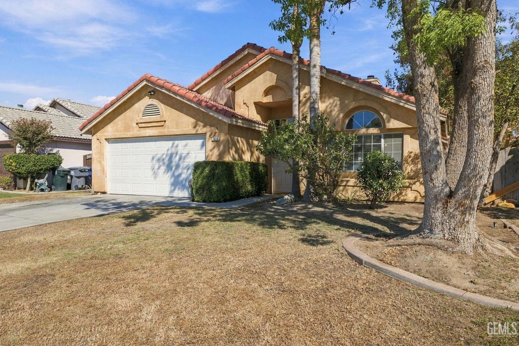 Photo of 3816 Rio Viejo Drive, Bakersfield, CA 93313 (MLS # 202610339)