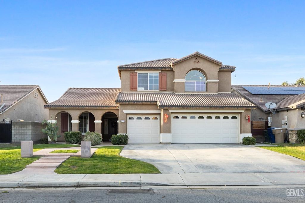 Photo of 5213 Shoreview Villa Court, Bakersfield, CA 93311 (MLS # 202512978)