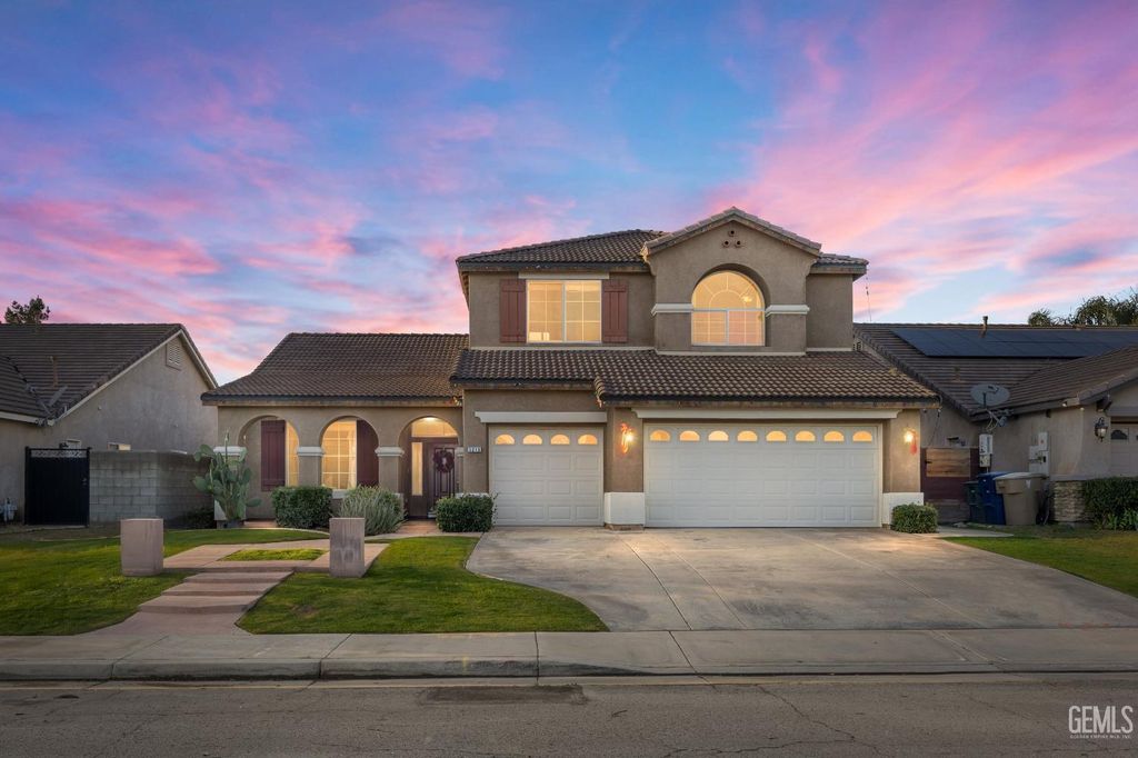 Photo of 5213 Shoreview Villa Court, Bakersfield, CA 93311 (MLS # 202512978)