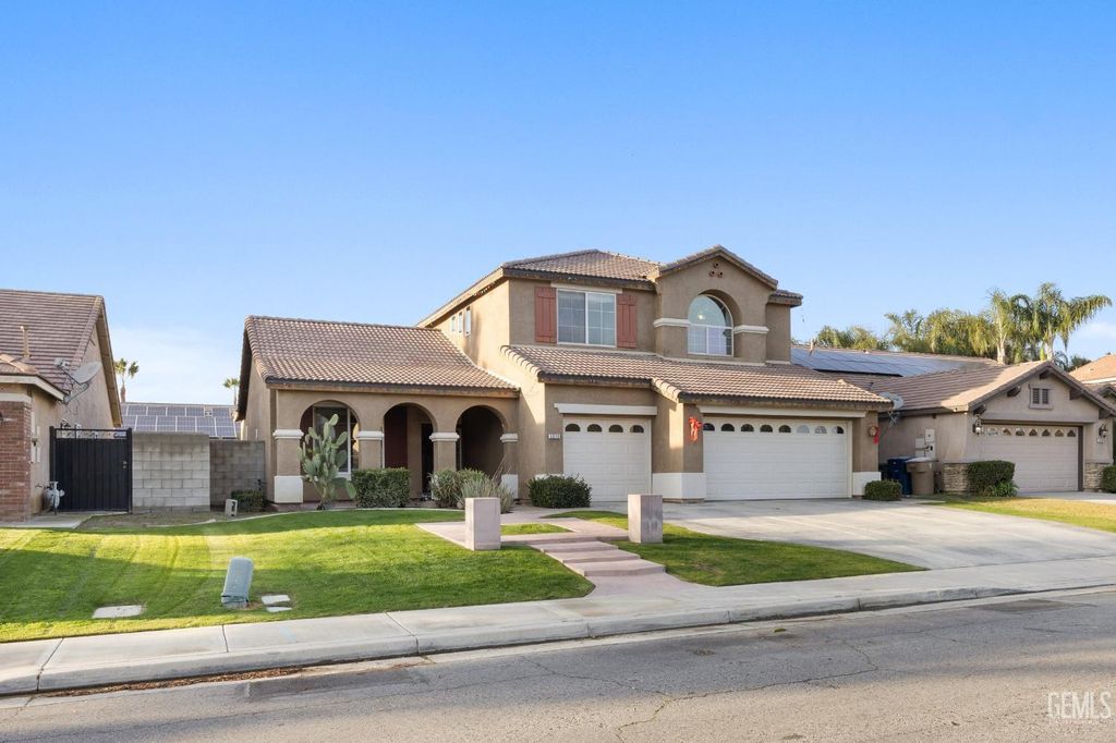 Photo of 5213 Shoreview Villa Court, Bakersfield, CA 93311 (MLS # 202512978)