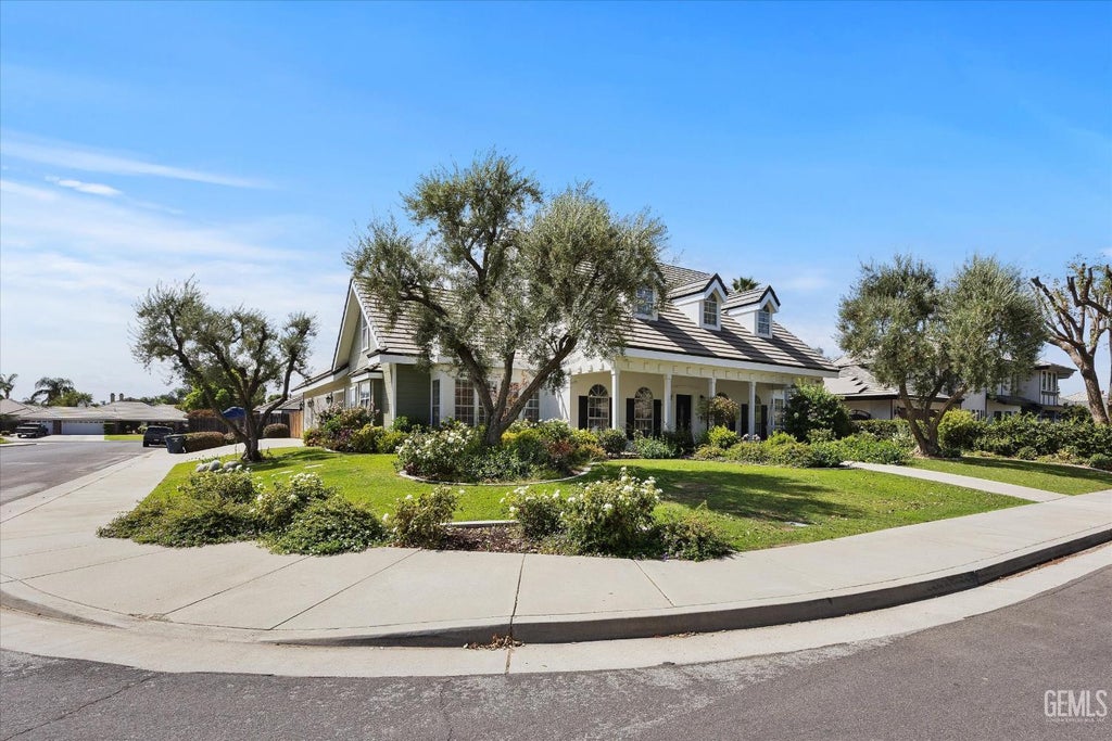 Photo of 15909 Clarisse Street, Bakersfield, CA 93314 (MLS # 202609758)