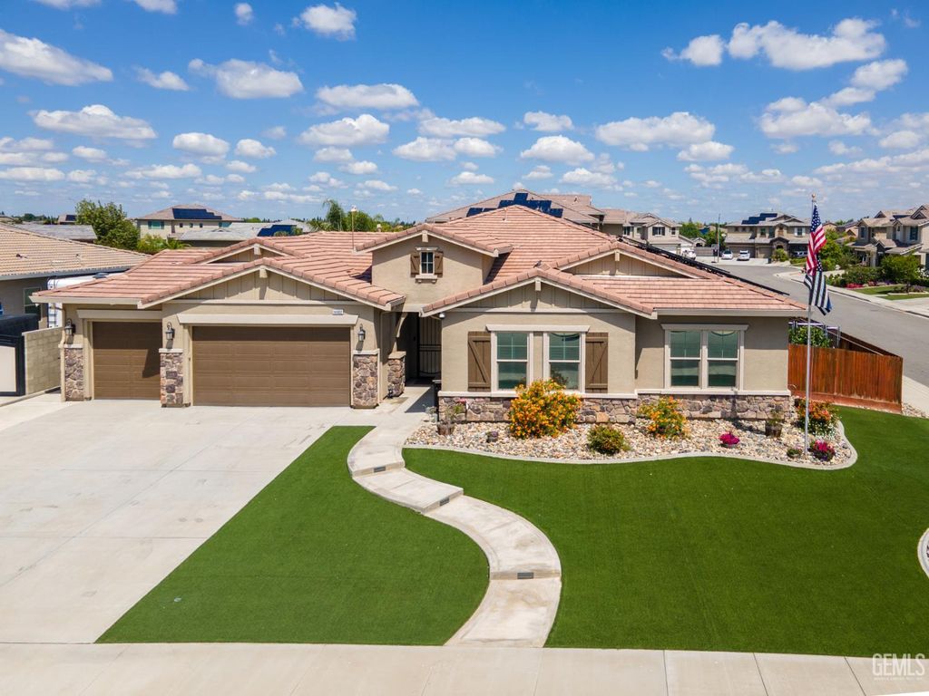 Photo of 14902 Brockbank Avenue, Bakersfield, CA 93314 (MLS # 202604103)