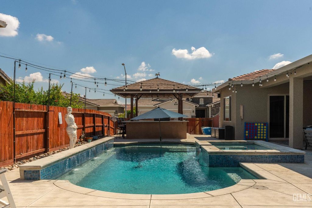 Photo of 14902 Brockbank Avenue, Bakersfield, CA 93314 (MLS # 202604103)