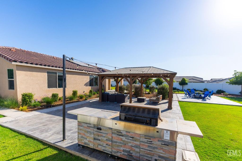 Photo of 1705 Brickhill Court, Bakersfield, CA 93311 (MLS # 202603982)