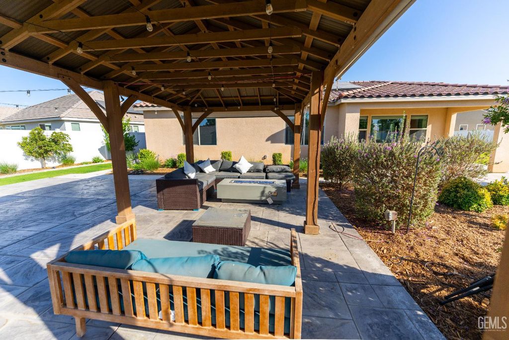 Photo of 1705 Brickhill Court, Bakersfield, CA 93311 (MLS # 202603982)