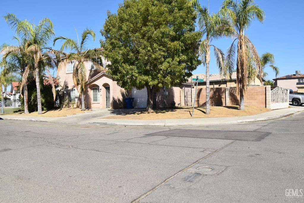 Photo of 111 Dorrance Street, Bakersfield, CA 93307 (MLS # 202511418)