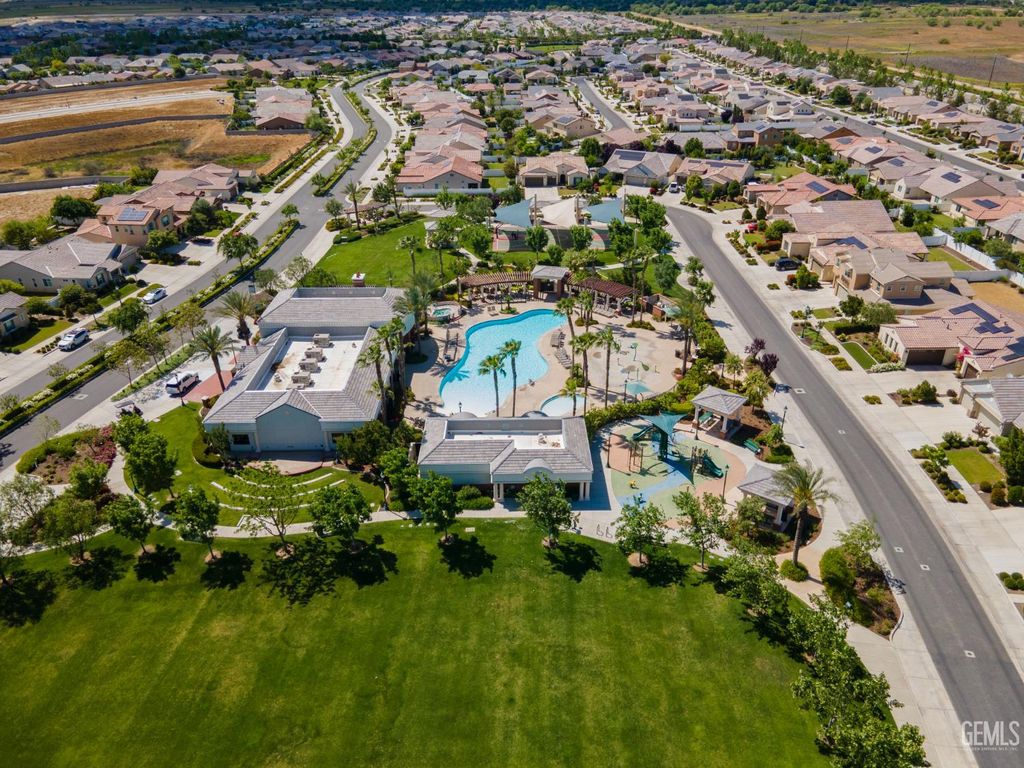 Photo of 13612 Pixton Avenue, Bakersfield, CA 93311 (MLS # 202604015)