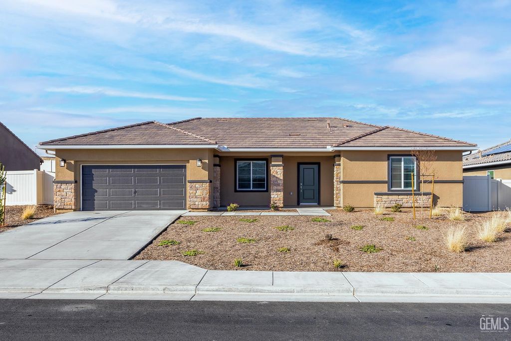 Photo of 4930 Tachi Avenue, Bakersfield, CA 93306 (MLS # 202510455)