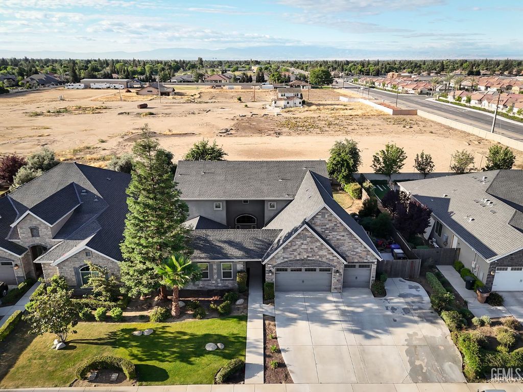 Photo of 9615 Tortuga Del Mar Drive, Bakersfield, CA 93314 (MLS # 202603855)